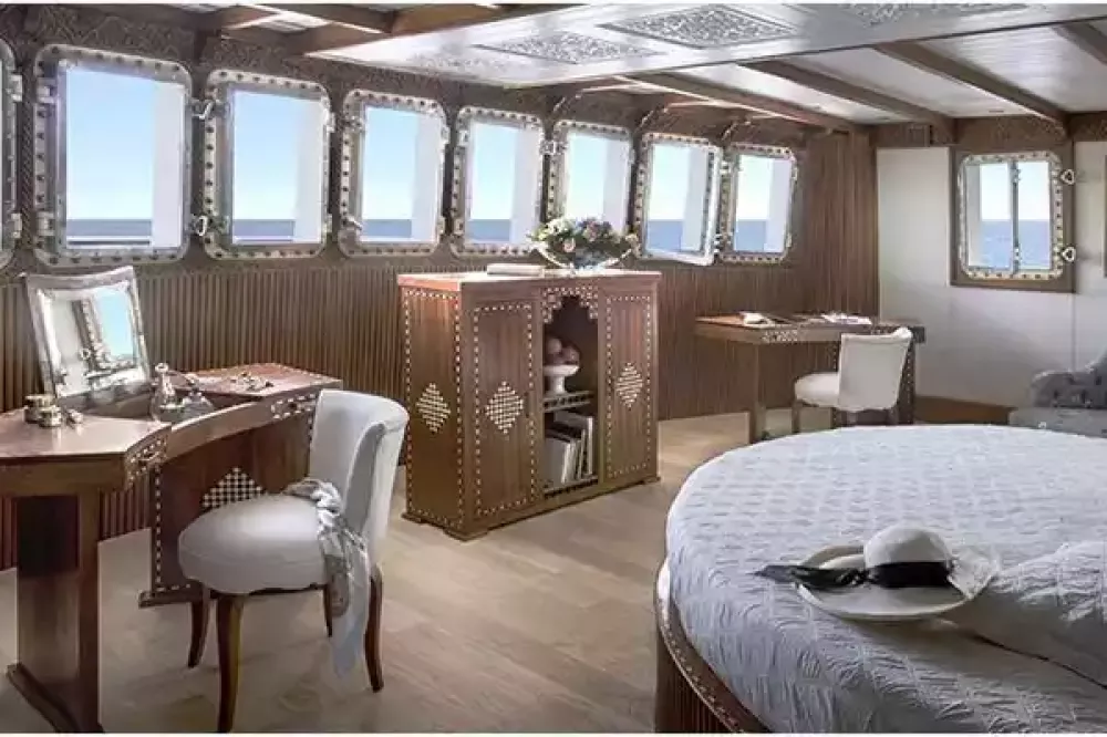 LA SULTANA - Luxury Motor Yacht For Sale - 7 VIP CABINS - Img 2 | C&N