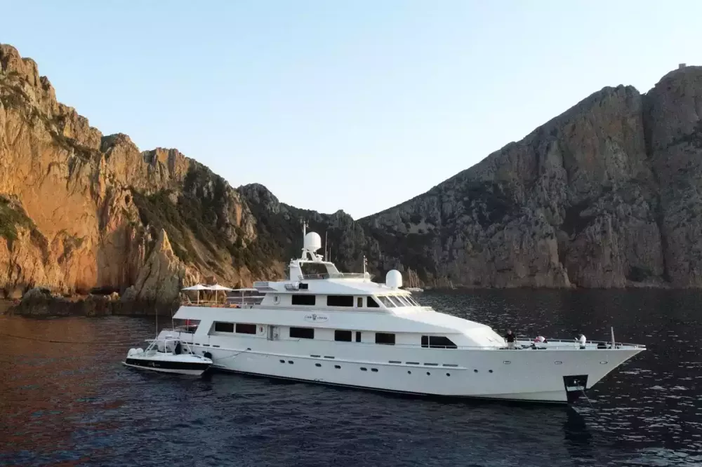 LIONSHARE Luxury Motor Yacht for Charter | C&N