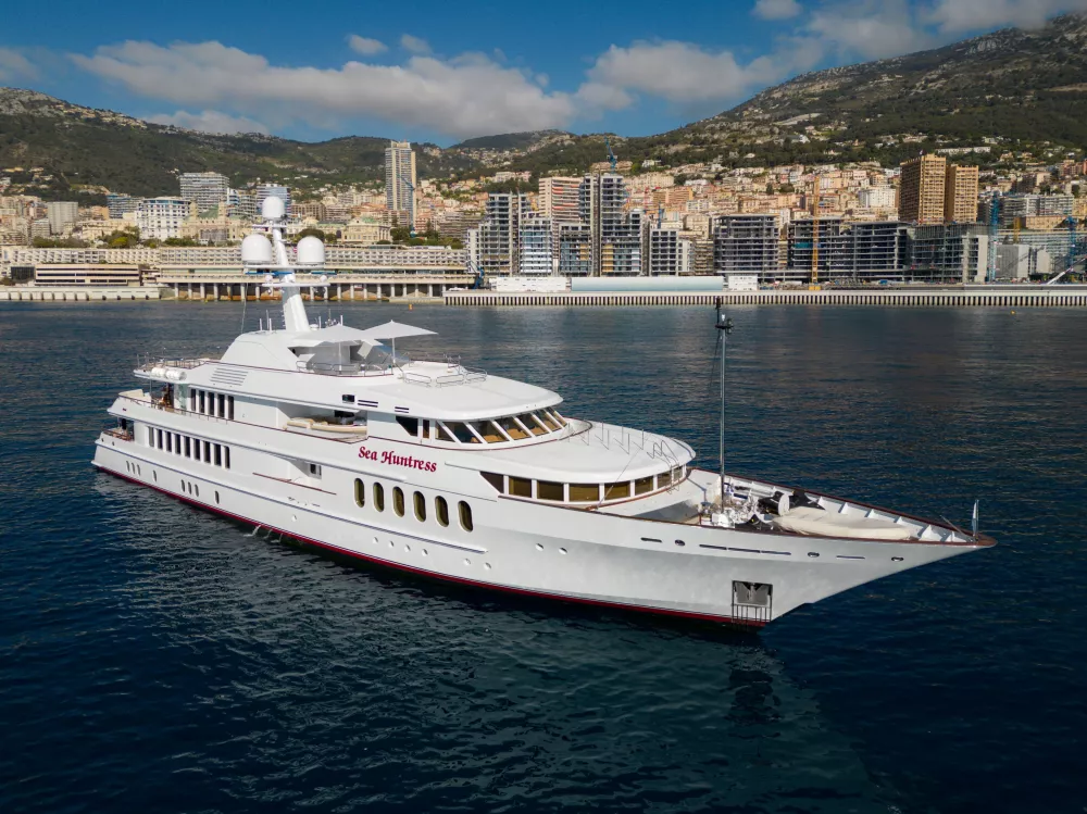 SEA HUNTRESS Luxury Motor Yacht for Sale | C&N